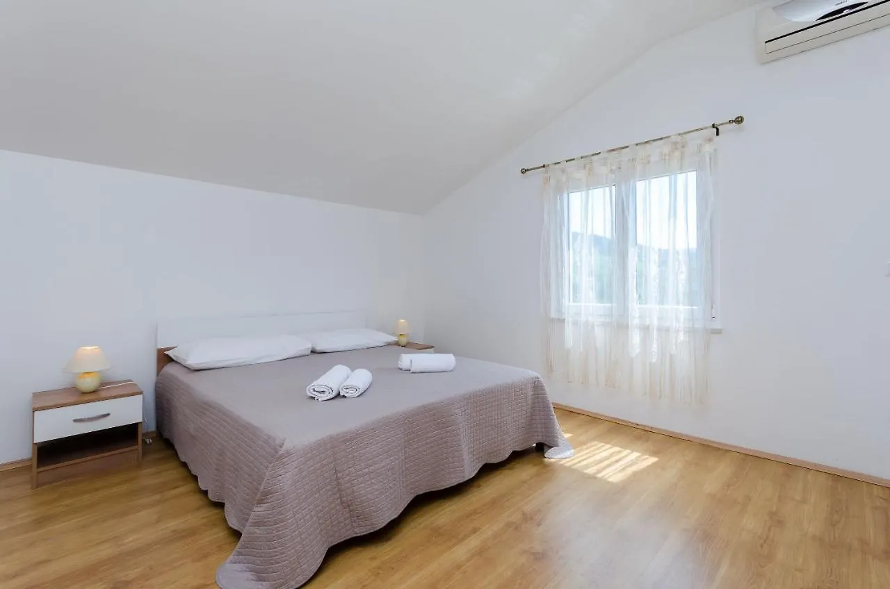 Apartment Marica Supetarska Draga Croatia